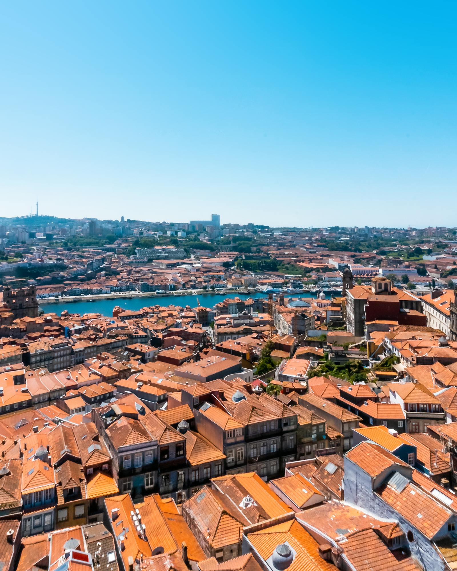 Vista aérea de la Torre de Clérigos en Oporto