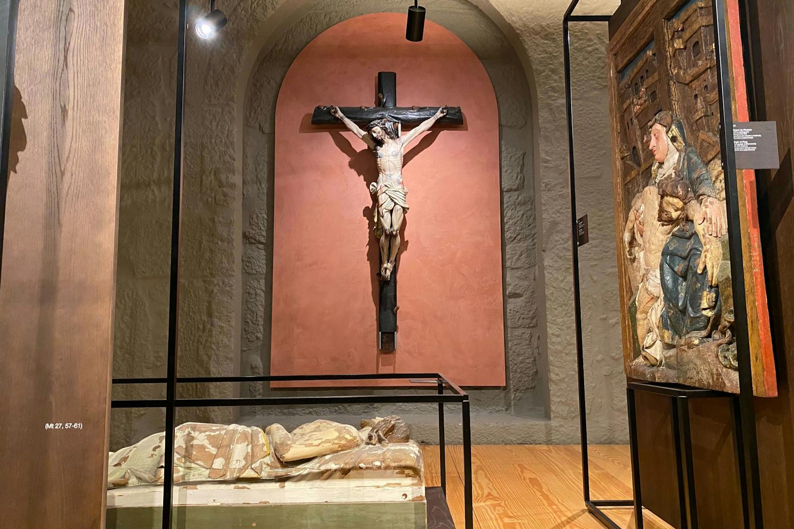 La Torre dei Clérigos e le sue sculture religiose